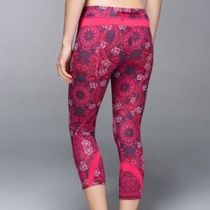 Lululemon x Soulcycle Inspire Crop 
II Pink Patter Skull‎ Logo 4